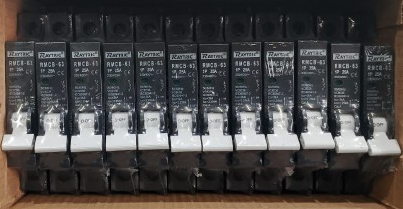 Circuit Breaker 25A 1P Samite Black (Sold Per Breaker) (view 3)